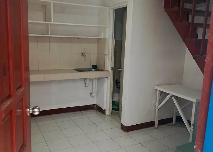 Auberge de jeunesse Girls Dorm And Bedspace In Bbb Marulas Valenzuela With Free Wi-fi *
